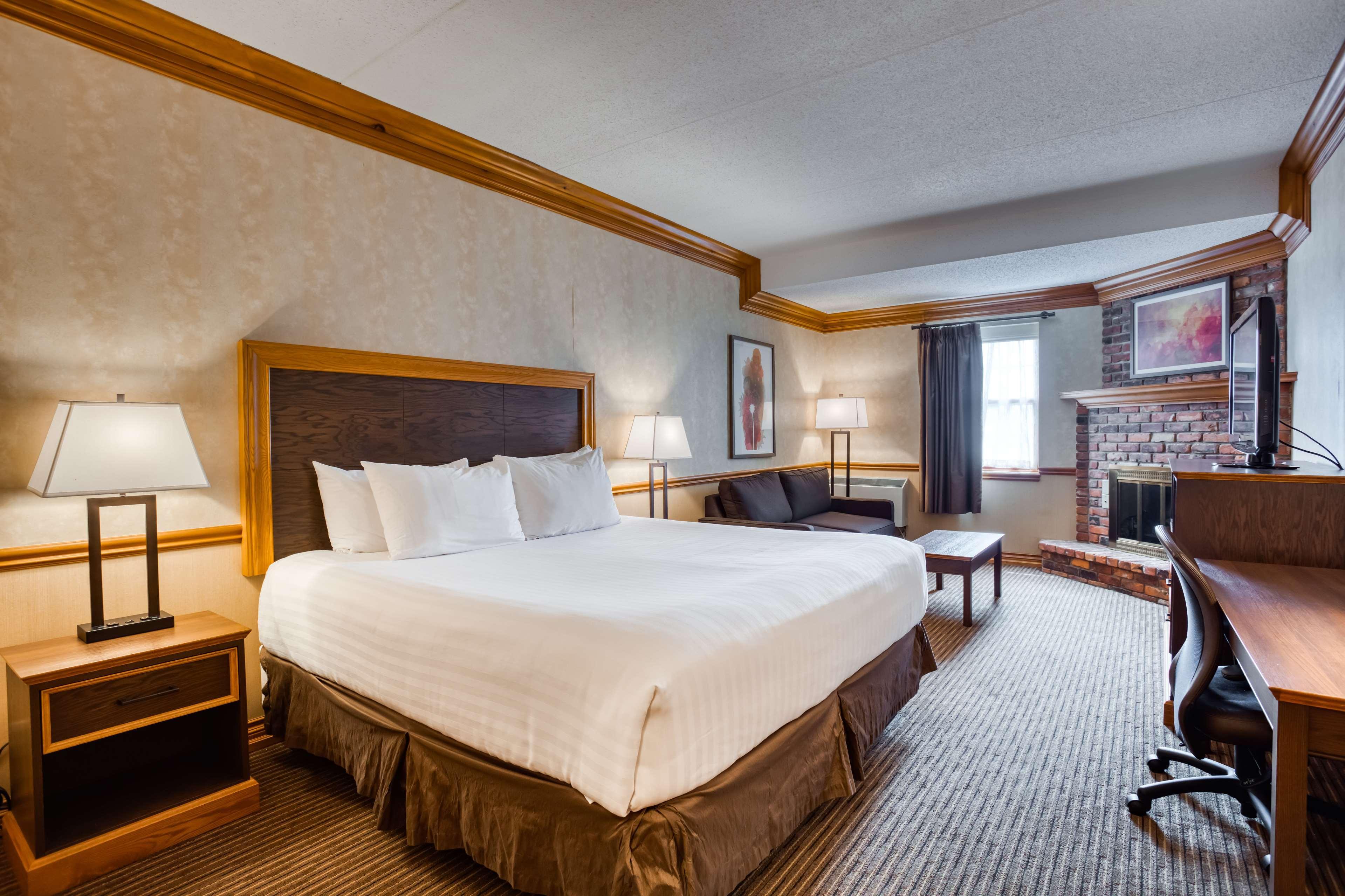 Western Parkway & Conference Centre Hotel 3*