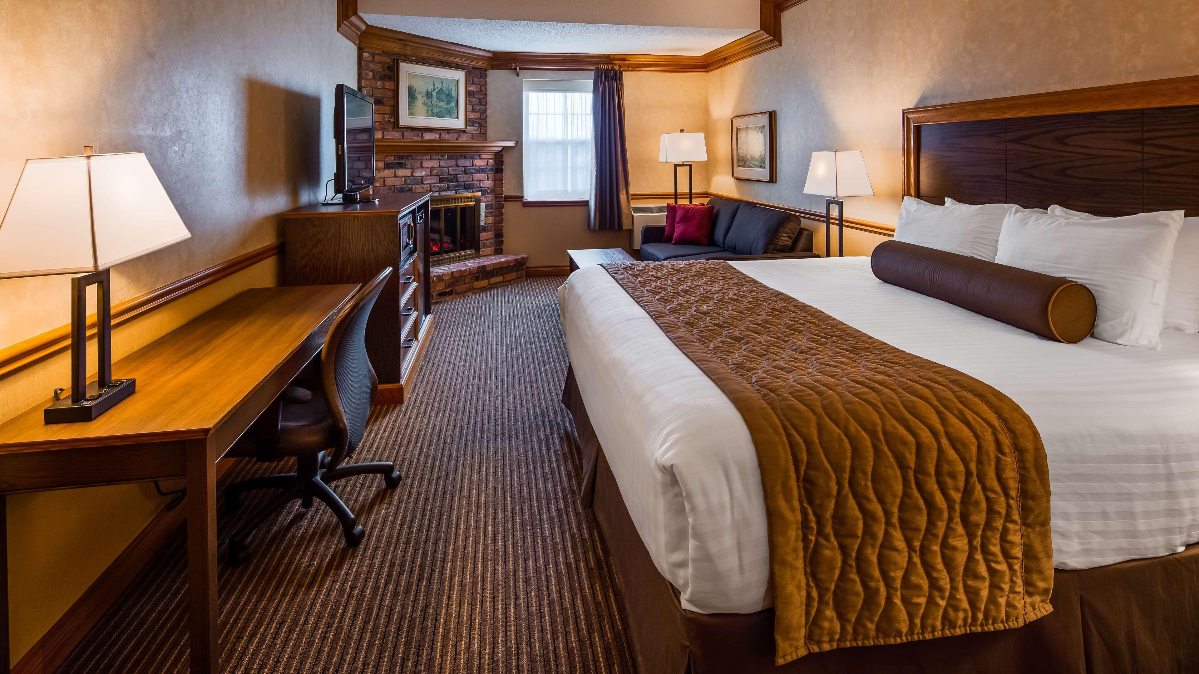 Western Parkway & Conference Centre 3*