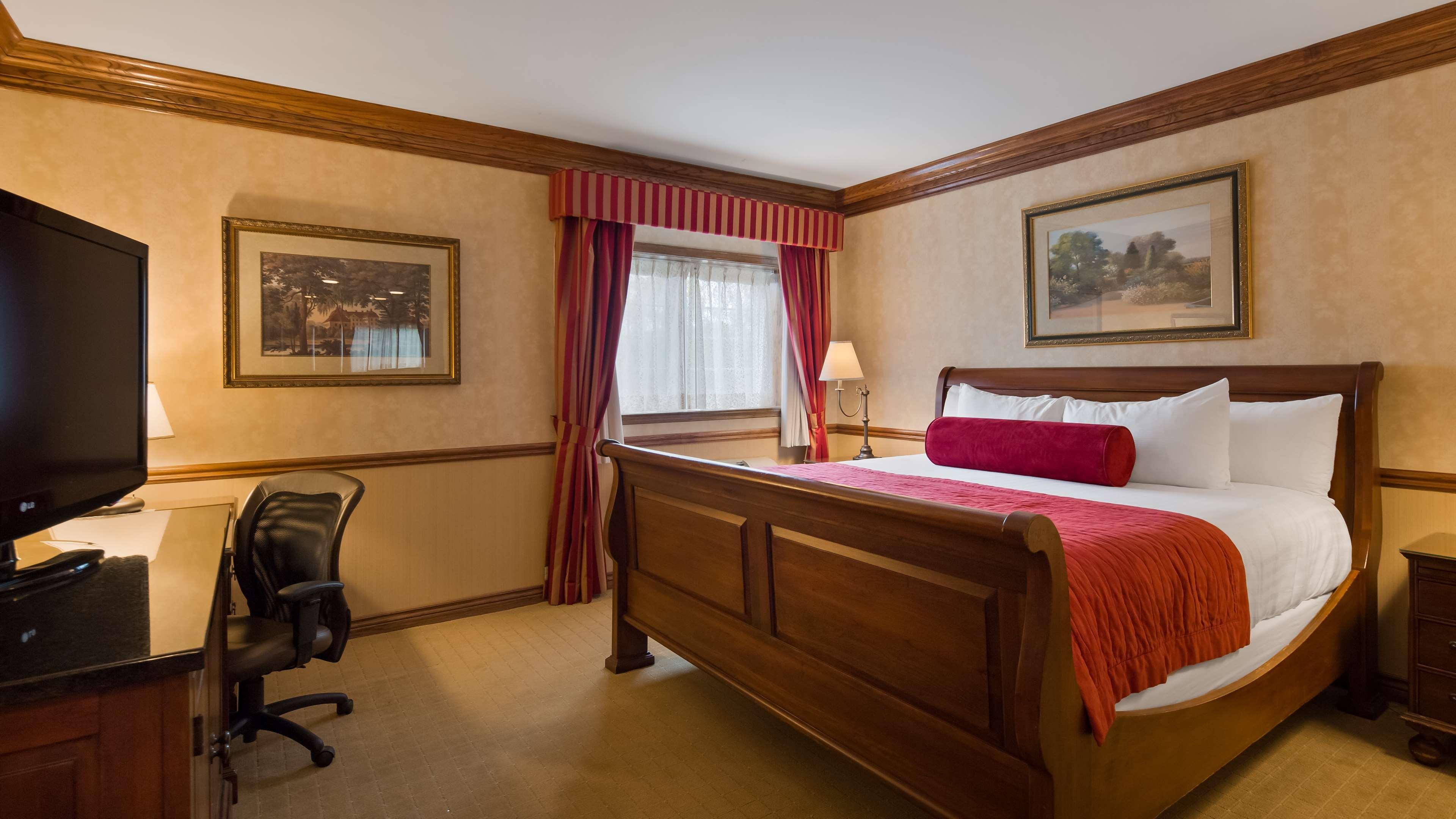 Western Parkway & Conference Centre 3*