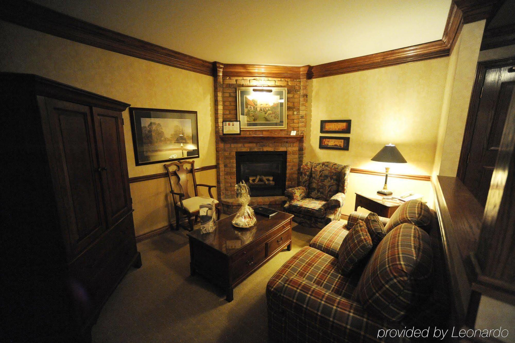 Western Parkway & Conference Centre Hotel 3*