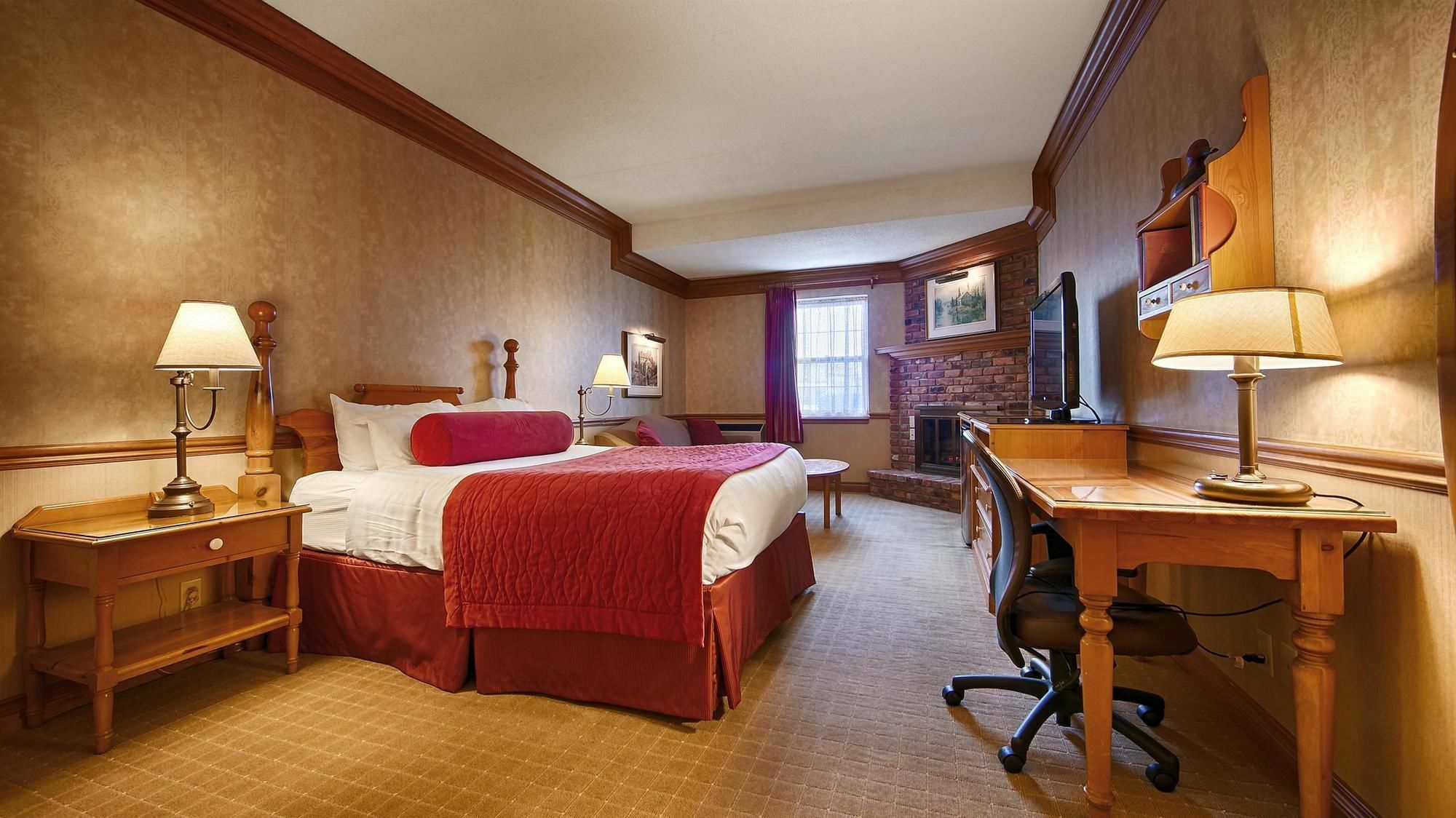 Western Parkway & Conference Centre Hotel 3*